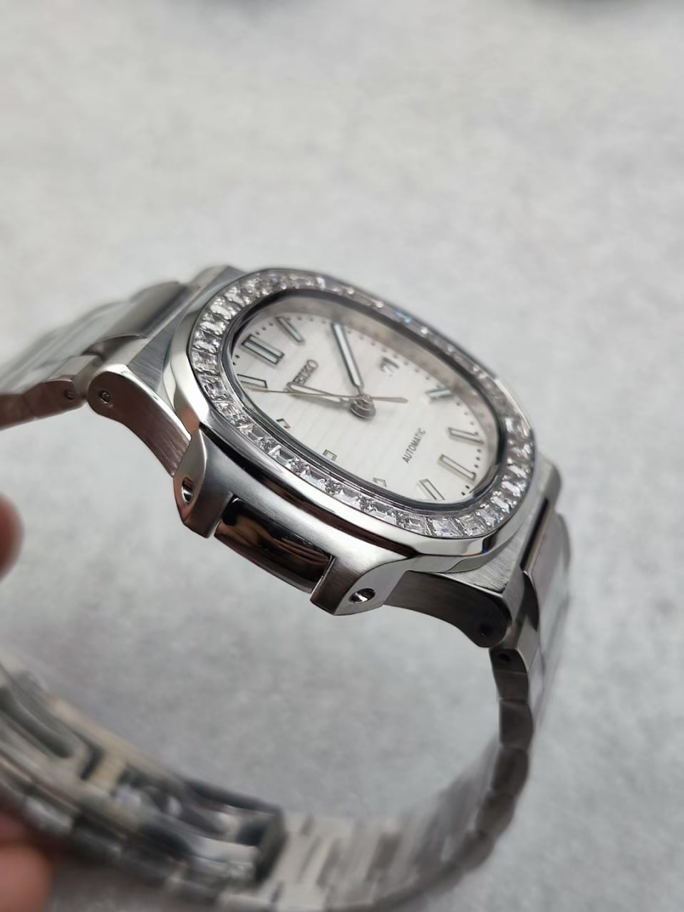 Seikotilus "Steel white diamonds" NH35